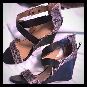 Kenneth Cole Reaction Wedge